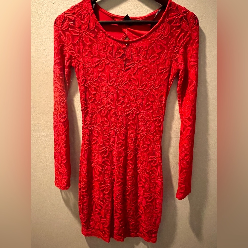 Stunning Red Form-fitting Cocktail Dress